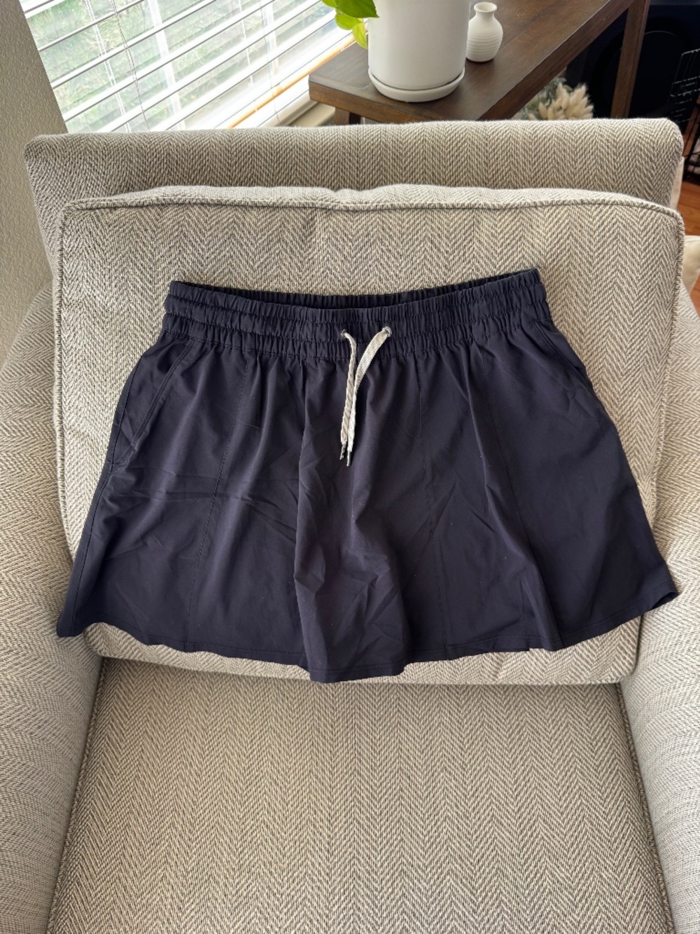 Vuori Clementine Skirt L Sport Tennis Workout Short Skort Performance Breathable - Picture 6 of 9